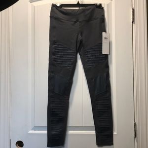 Alo Yoga Moto Legging. Major Moto